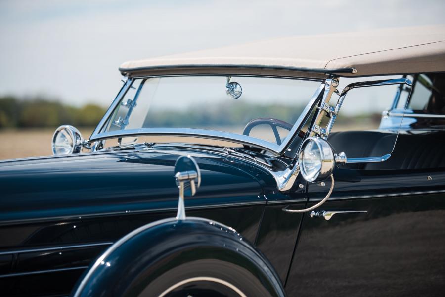 Детали экстерьера Packard Twelve Sport Phaeton 1936 года  (фото 2 из 35)